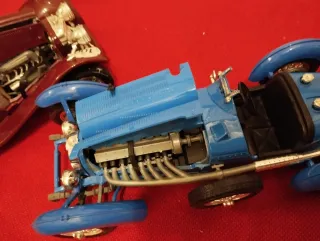 3 modellini auto 1/18 con difetti