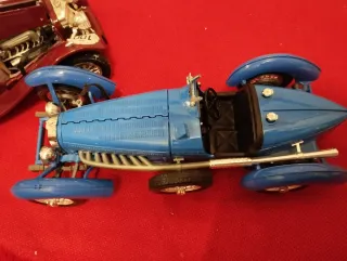 3 modellini auto 1/18 con difetti