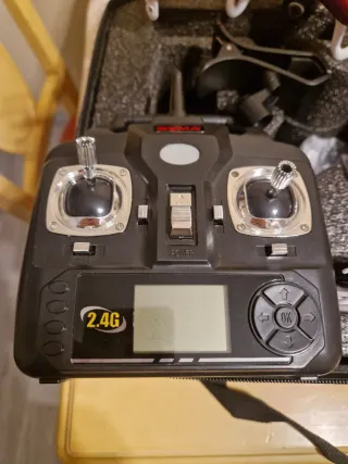 Dron Syma Rojo y Negro