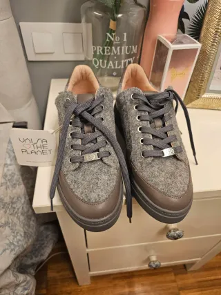 Zapatos Unisa grises suela gruesa talla 40