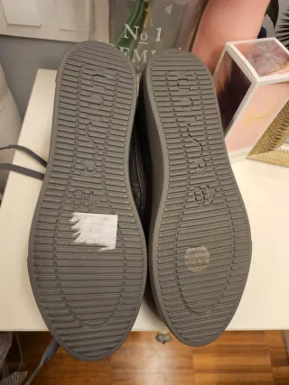 Zapatos Unisa grises suela gruesa talla 40