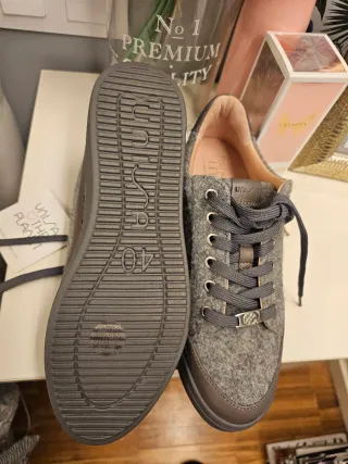Zapatos Unisa grises suela gruesa talla 40