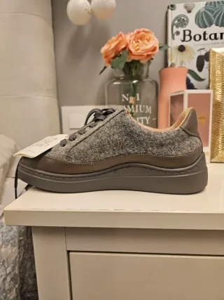 Zapatos Unisa grises suela gruesa talla 40