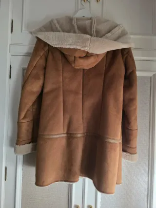 Abrigo Stradivarius ante y pelo