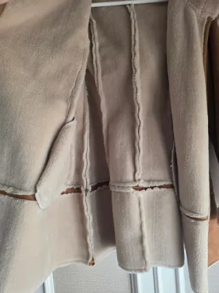 Abrigo Stradivarius ante y pelo