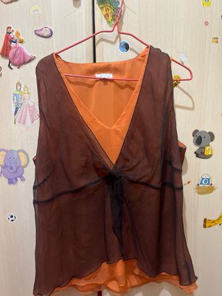 Blusa marrón y naranja