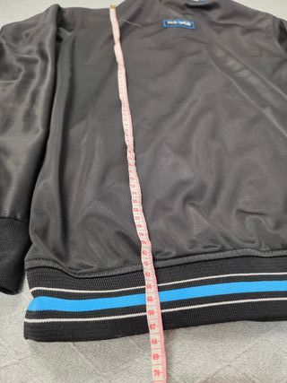 Chaqueta deportiva Billabong negra y azul