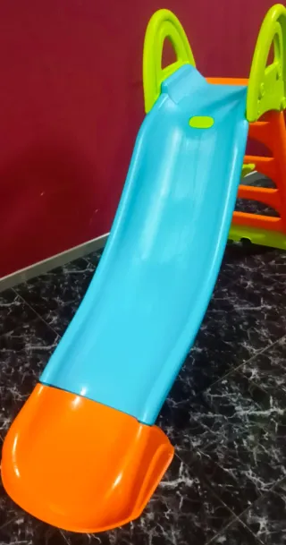 Tobogán Feber agua para niños jardín piscina