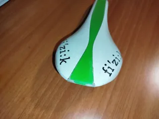 Sillín Fizi:k blanco y verde