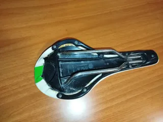 Sillín Fizi:k blanco y verde