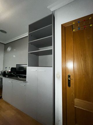 Estantería modular gris