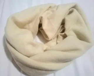 Bufanda color amarillo mantequilla