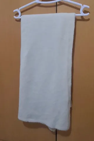 Bufanda color amarillo mantequilla