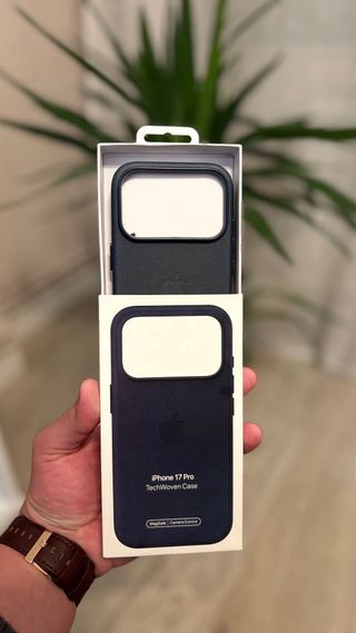 Funda iPhone 17 Pro TechWoven MagSafe