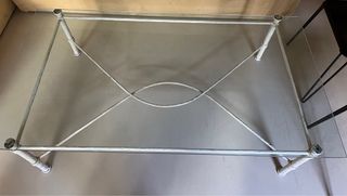 Mesa baja cristal y hierro blanco