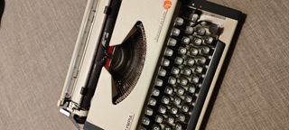 Máquina de escribir Olympia Traveller de Luxe