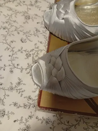 Zapatos de tacón plateados talla 38