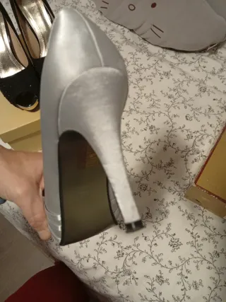 Zapatos de tacón plateados talla 38