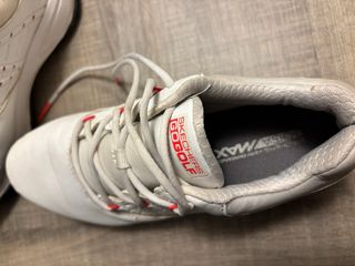 Zapatos de golf Skechers blancos y naranjas mujer