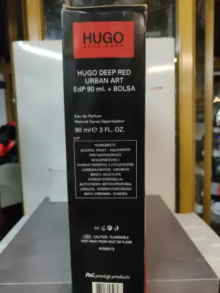 Hugo Boss Deep Red Perfume y Bolso Rojo