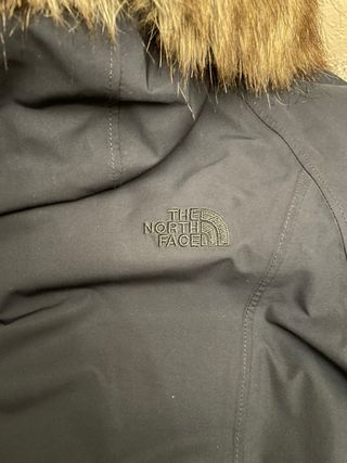 Parka The North Face con capucha. Modelo Brooklyn.