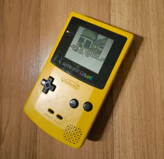 Consola Nintendo Game Boy Color Amarilla + juego