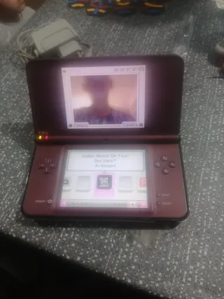 Nintendo DSi XL Roja