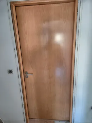 6 Puertas de madera para habitación seminuevas