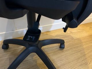 Silla de oficina reclinable negra