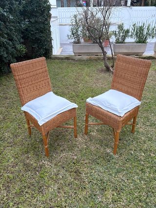 6 Sillas de Mimbre Marrones con Cojines Blancos