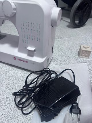 Máquina de Coser Singer SM024