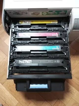 Impresora HP Color LaserJet CP1215