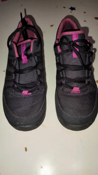 Zapatillas senderismo Quechua negras y rosas
