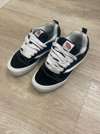 Zapatillas Vans Knu Skool Negras y Blancas