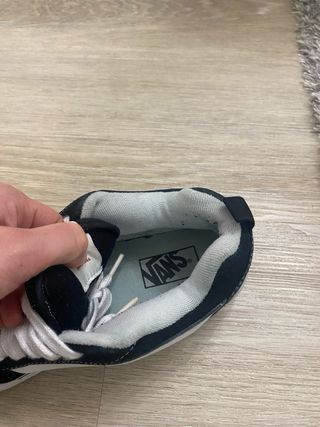 Zapatillas Vans Knu Skool Negras y Blancas