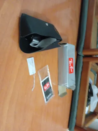 Gafas de sol Ray-Ban negras y marrones