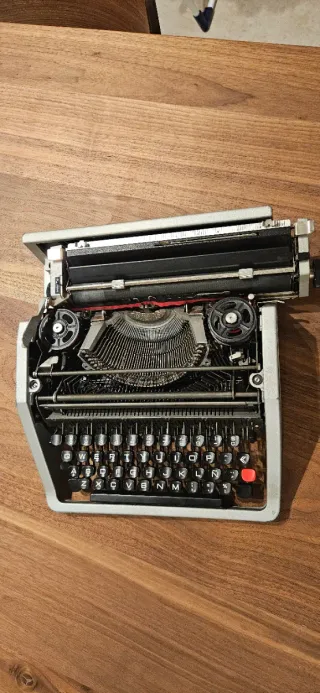 Máquina de escribir Olivetti Lettera DL portátil