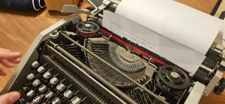 Máquina de escribir Olivetti Lettera DL portátil