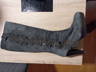 Botas altas Ezzio tacón gris