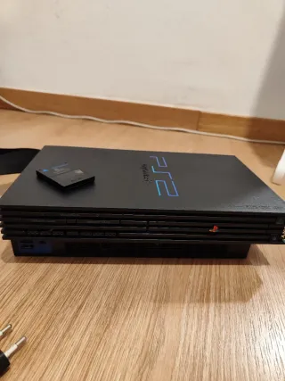 PlayStation 2 Negra + 3 mandos + pulsadores Buzz