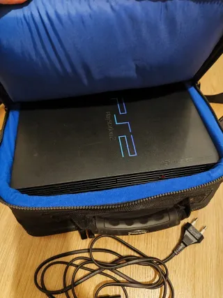 PlayStation 2 Negra + 3 mandos + pulsadores Buzz