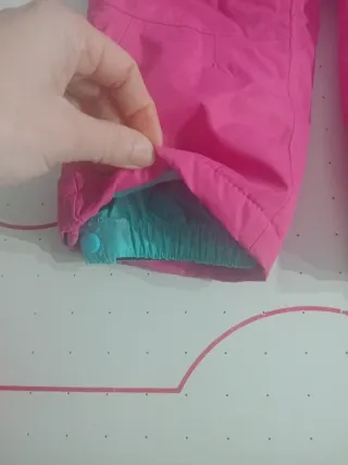 Mono de esquí rosa para niña