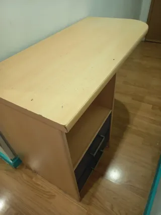 Escritorio madera y metal