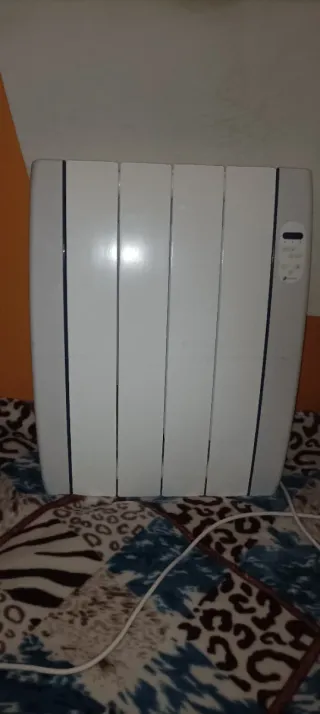 Estufa eléctrica blanca