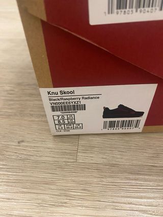 Zapatillas Vans Knu Skool Negras y Rosas