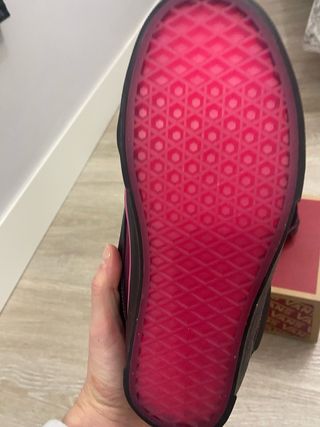 Zapatillas Vans Knu Skool Negras y Rosas