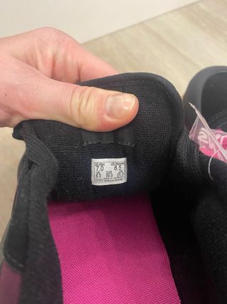 Zapatillas Vans Knu Skool Negras y Rosas