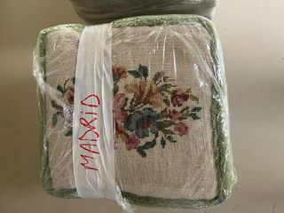 Reposapiés verde floral bordado