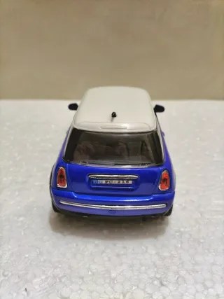 Mini Cooper Globo no Bburago 1/24