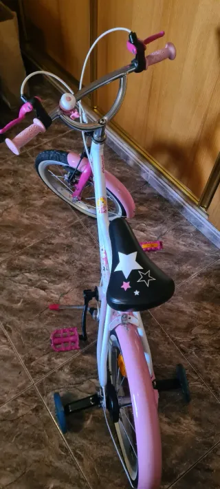 Bicicleta niña Btwin rosa y blanca